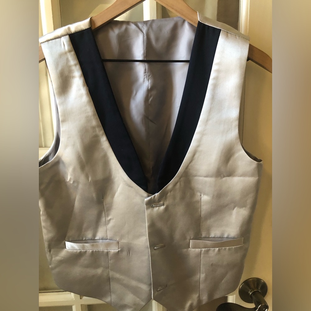 Men’s silver with navy blue collar button down adjustable vest in size medium